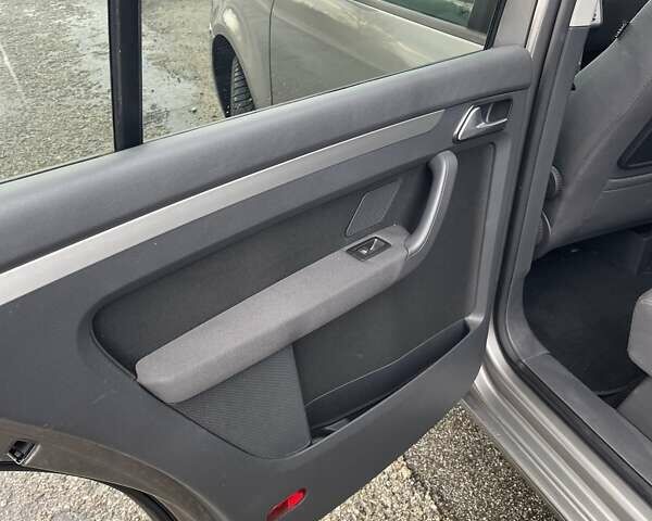 Сірий Фольксваген Туран, об'ємом двигуна 1.4 л та пробігом 205 тис. км за 6950 $, фото 27 на Automoto.ua