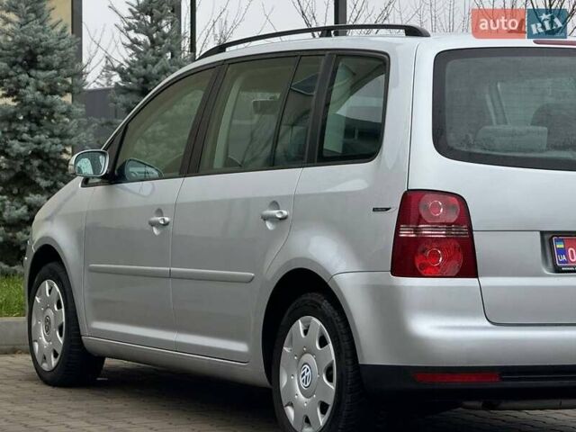 Серый Фольксваген Туран, объемом двигателя 1.6 л и пробегом 236 тыс. км за 7100 $, фото 21 на Automoto.ua