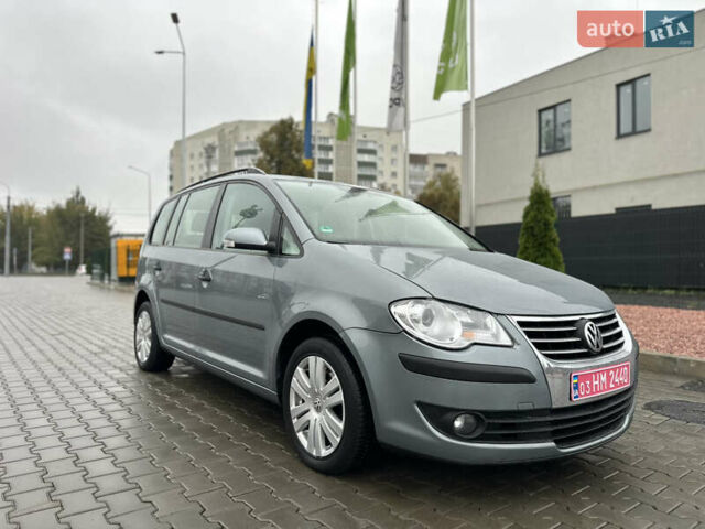 Серый Фольксваген Туран, объемом двигателя 1.4 л и пробегом 240 тыс. км за 6800 $, фото 2 на Automoto.ua