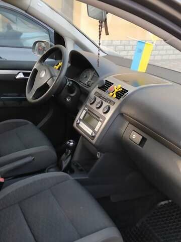 Сірий Фольксваген Туран, об'ємом двигуна 1.6 л та пробігом 210 тис. км за 8000 $, фото 10 на Automoto.ua