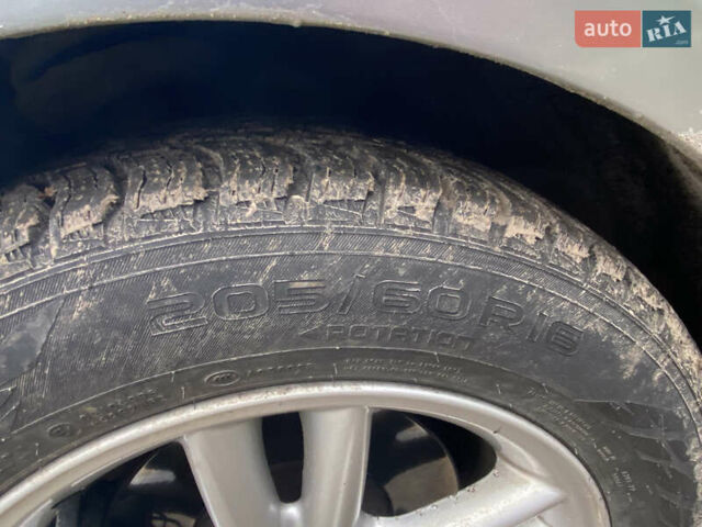 Серый Фольксваген Туран, объемом двигателя 1.98 л и пробегом 303 тыс. км за 7800 $, фото 7 на Automoto.ua