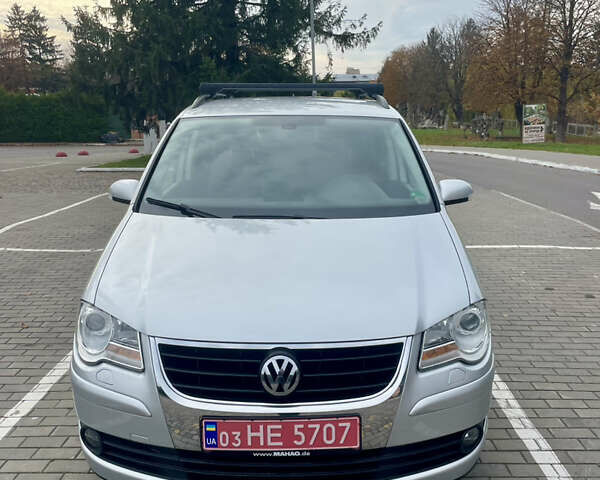 Серый Фольксваген Туран, объемом двигателя 1.6 л и пробегом 220 тыс. км за 8600 $, фото 3 на Automoto.ua