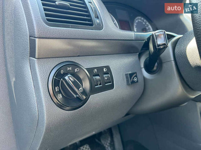 Сірий Фольксваген Туран, об'ємом двигуна 1.6 л та пробігом 254 тис. км за 7590 $, фото 17 на Automoto.ua