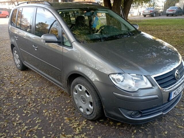 Сірий Фольксваген Туран, об'ємом двигуна 2 л та пробігом 382 тис. км за 5000 $, фото 5 на Automoto.ua