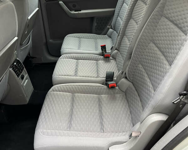 Серый Фольксваген Туран, объемом двигателя 1.6 л и пробегом 211 тыс. км за 7500 $, фото 18 на Automoto.ua