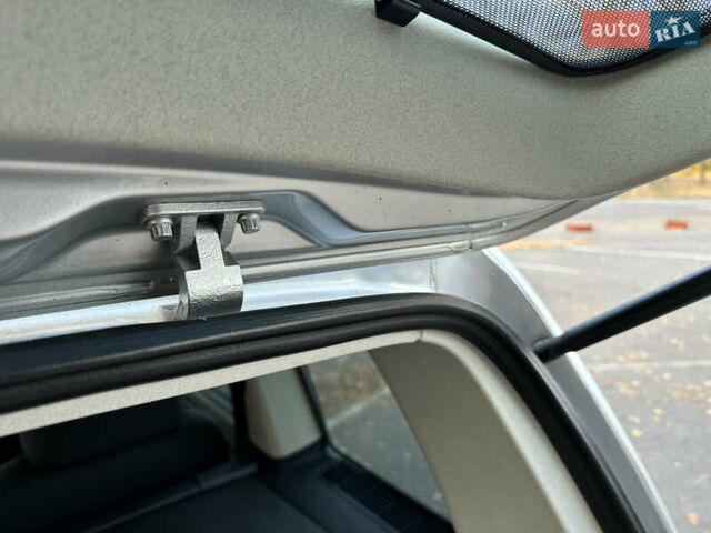 Сірий Фольксваген Туран, об'ємом двигуна 1.6 л та пробігом 196 тис. км за 8199 $, фото 39 на Automoto.ua