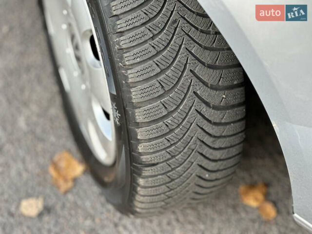 Сірий Фольксваген Туран, об'ємом двигуна 1.6 л та пробігом 196 тис. км за 8199 $, фото 6 на Automoto.ua