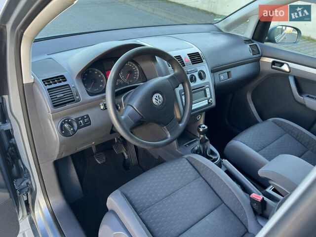 Серый Фольксваген Туран, объемом двигателя 1.4 л и пробегом 188 тыс. км за 6000 $, фото 73 на Automoto.ua