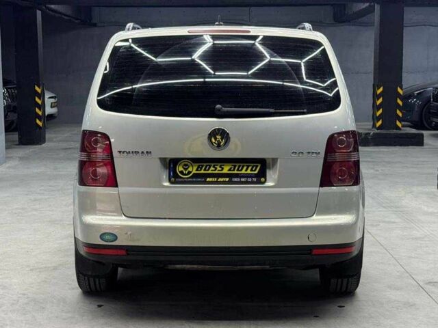 Серый Фольксваген Туран, объемом двигателя 2 л и пробегом 326 тыс. км за 7800 $, фото 4 на Automoto.ua