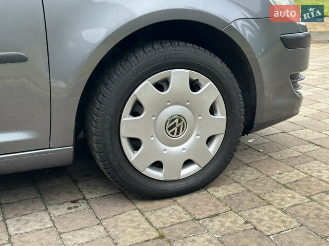 Серый Фольксваген Туран, объемом двигателя 1.6 л и пробегом 210 тыс. км за 7350 $, фото 22 на Automoto.ua