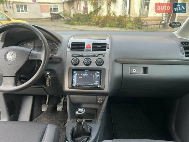Сірий Фольксваген Туран, об'ємом двигуна 1.4 л та пробігом 193 тис. км за 6500 $, фото 58 на Automoto.ua