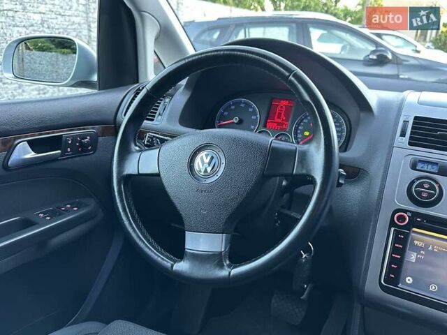 Серый Фольксваген Туран, объемом двигателя 1.4 л и пробегом 142 тыс. км за 8650 $, фото 75 на Automoto.ua
