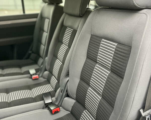 Серый Фольксваген Туран, объемом двигателя 1.6 л и пробегом 220 тыс. км за 8600 $, фото 43 на Automoto.ua