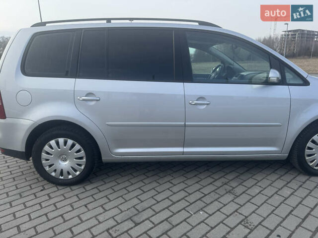 Серый Фольксваген Туран, объемом двигателя 1.6 л и пробегом 238 тыс. км за 6700 $, фото 6 на Automoto.ua