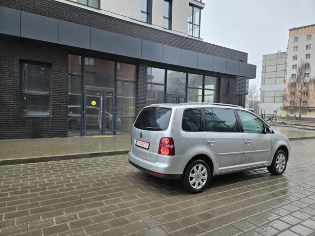 Серый Фольксваген Туран, объемом двигателя 1.9 л и пробегом 350 тыс. км за 2800 $, фото 3 на Automoto.ua