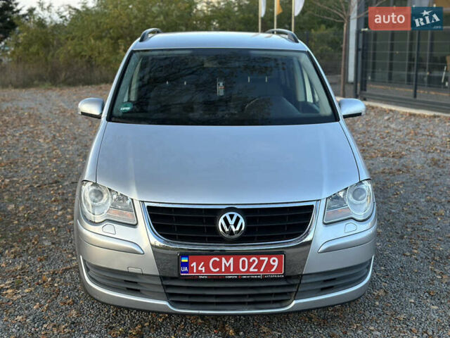 Серый Фольксваген Туран, объемом двигателя 1.6 л и пробегом 236 тыс. км за 8200 $, фото 4 на Automoto.ua