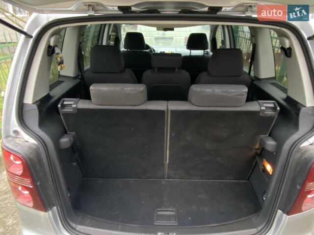 Серый Фольксваген Туран, объемом двигателя 1.98 л и пробегом 303 тыс. км за 7800 $, фото 13 на Automoto.ua