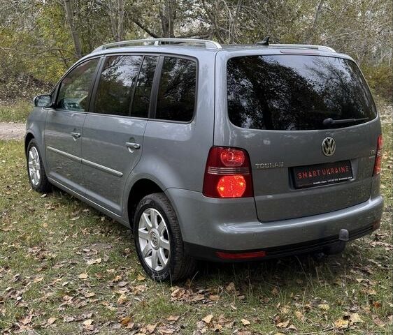 Серый Фольксваген Туран, объемом двигателя 1.4 л и пробегом 187 тыс. км за 8250 $, фото 3 на Automoto.ua