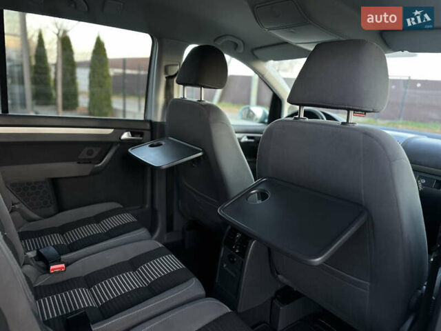 Серый Фольксваген Туран, объемом двигателя 1.6 л и пробегом 236 тыс. км за 8200 $, фото 39 на Automoto.ua