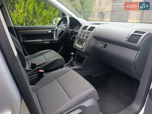 Сірий Фольксваген Туран, об'ємом двигуна 1.6 л та пробігом 216 тис. км за 7700 $, фото 23 на Automoto.ua