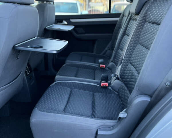 Серый Фольксваген Туран, объемом двигателя 1.4 л и пробегом 175 тыс. км за 7500 $, фото 10 на Automoto.ua