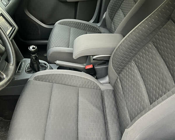 Сірий Фольксваген Туран, об'ємом двигуна 1.4 л та пробігом 193 тис. км за 6500 $, фото 64 на Automoto.ua