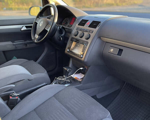 Серый Фольксваген Туран, объемом двигателя 1.39 л и пробегом 196 тыс. км за 7700 $, фото 17 на Automoto.ua