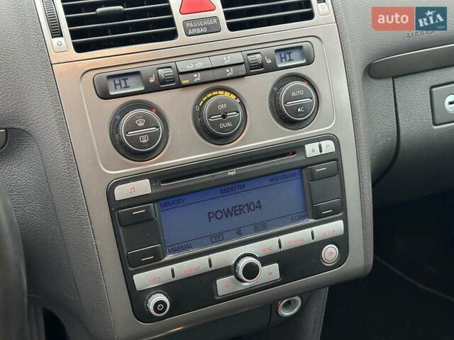 Серый Фольксваген Туран, объемом двигателя 1.39 л и пробегом 263 тыс. км за 6290 $, фото 23 на Automoto.ua