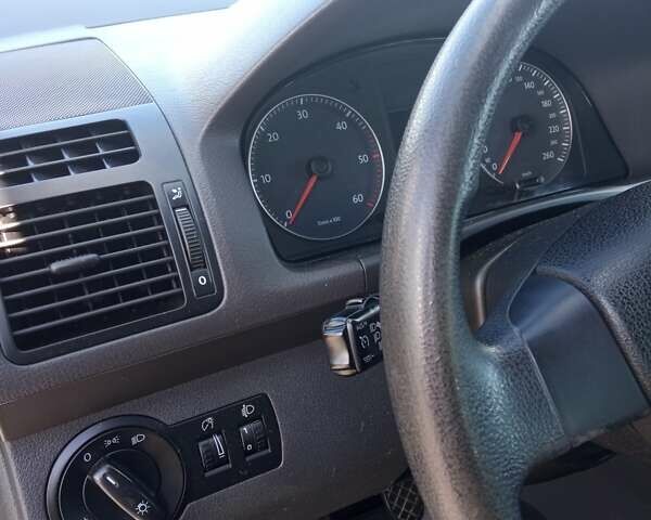 Серый Фольксваген Туран, объемом двигателя 1.9 л и пробегом 235 тыс. км за 8500 $, фото 19 на Automoto.ua