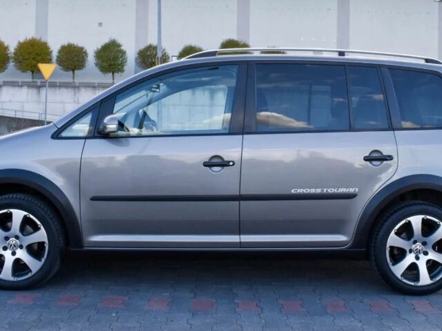 Сірий Фольксваген Туран, об'ємом двигуна 2 л та пробігом 264 тис. км за 5000 $, фото 2 на Automoto.ua