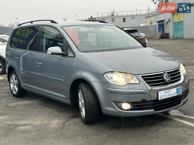 Серый Фольксваген Туран, объемом двигателя 1.39 л и пробегом 263 тыс. км за 6290 $, фото 3 на Automoto.ua