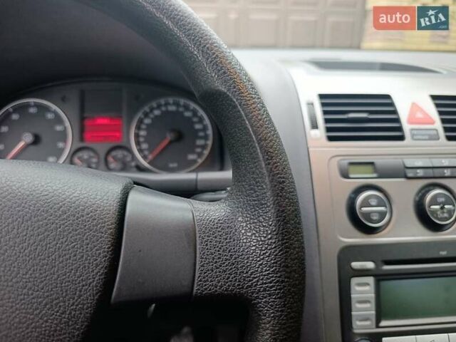Сірий Фольксваген Туран, об'ємом двигуна 1.6 л та пробігом 216 тис. км за 7700 $, фото 24 на Automoto.ua