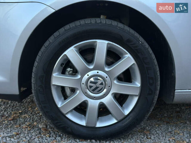 Серый Фольксваген Туран, объемом двигателя 1.6 л и пробегом 236 тыс. км за 8200 $, фото 56 на Automoto.ua