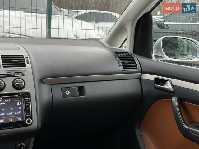 Серый Фольксваген Туран, объемом двигателя 1.4 л и пробегом 207 тыс. км за 8299 $, фото 61 на Automoto.ua