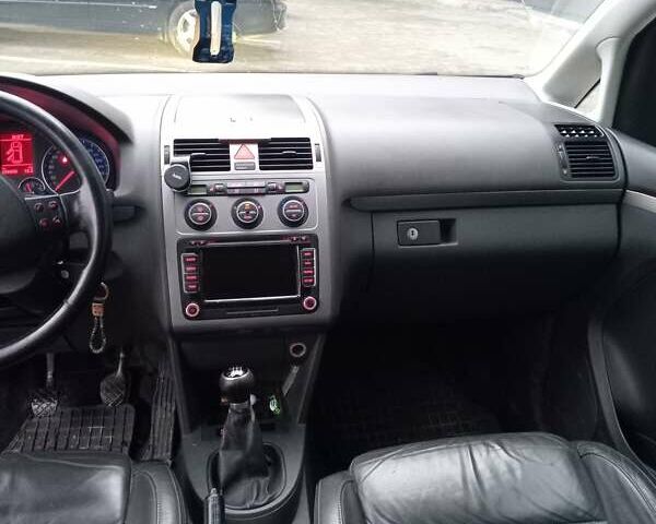 Сірий Фольксваген Туран, об'ємом двигуна 1.4 л та пробігом 255 тис. км за 7200 $, фото 8 на Automoto.ua