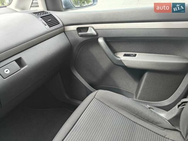 Сірий Фольксваген Туран, об'ємом двигуна 1.9 л та пробігом 263 тис. км за 8500 $, фото 10 на Automoto.ua