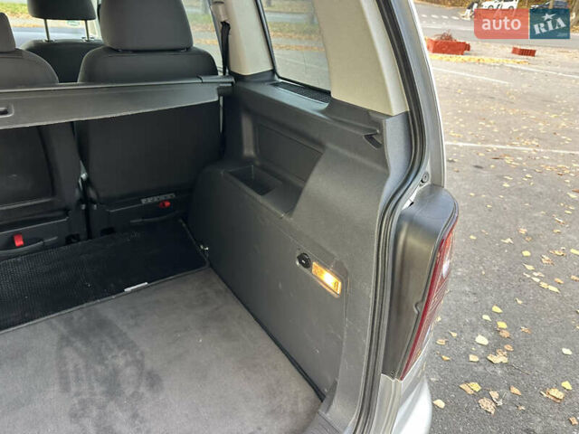 Сірий Фольксваген Туран, об'ємом двигуна 1.6 л та пробігом 196 тис. км за 8199 $, фото 36 на Automoto.ua