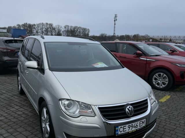 Серый Фольксваген Туран, объемом двигателя 2 л и пробегом 326 тыс. км за 7600 $, фото 1 на Automoto.ua