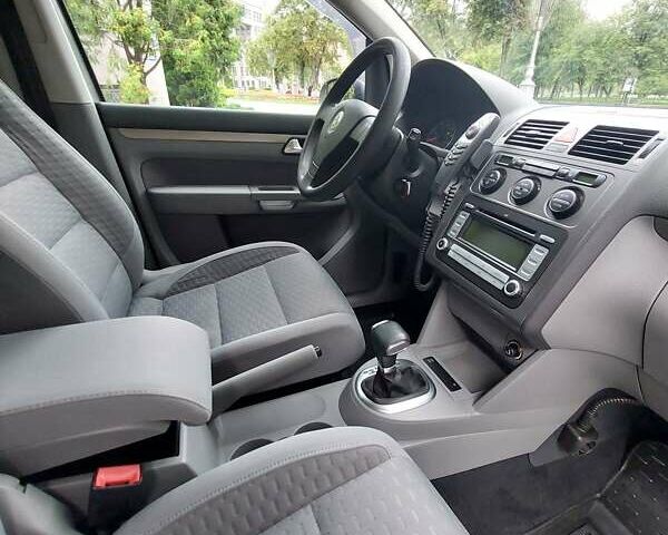 Сірий Фольксваген Туран, об'ємом двигуна 1.4 л та пробігом 232 тис. км за 7000 $, фото 29 на Automoto.ua