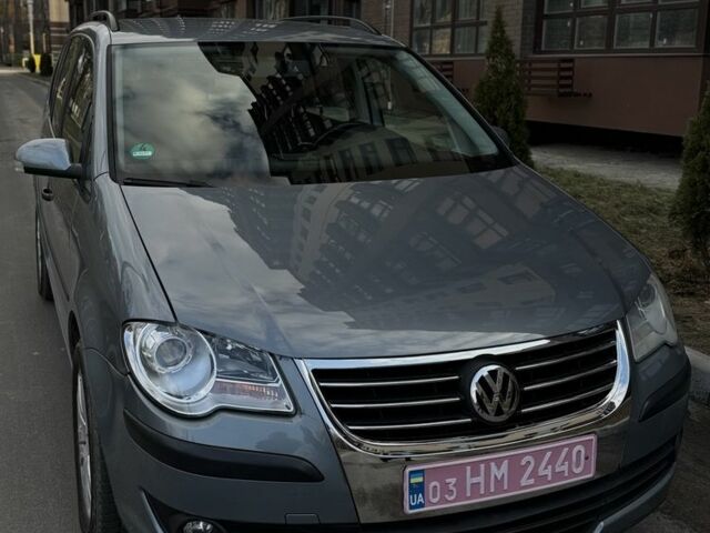 Сірий Фольксваген Туран, об'ємом двигуна 1.4 л та пробігом 240 тис. км за 7400 $, фото 2 на Automoto.ua