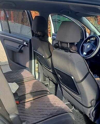 Серый Фольксваген Туран, объемом двигателя 1.4 л и пробегом 317 тыс. км за 7500 $, фото 4 на Automoto.ua