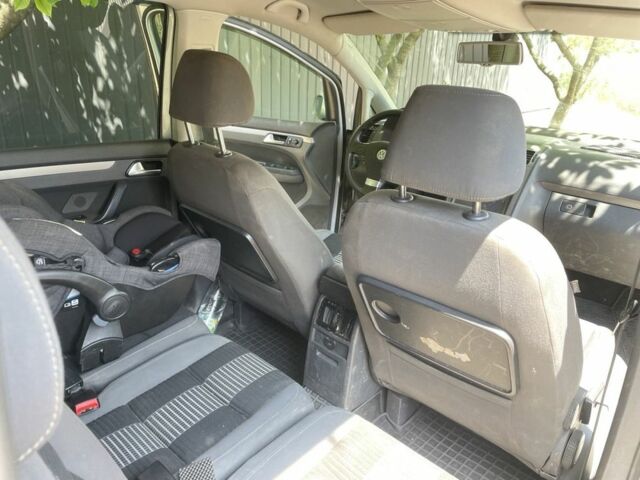 Серый Фольксваген Туран, объемом двигателя 2 л и пробегом 345 тыс. км за 5999 $, фото 5 на Automoto.ua