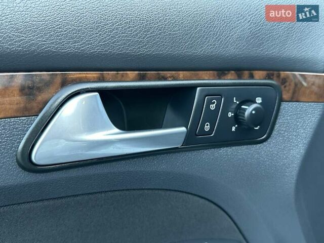 Серый Фольксваген Туран, объемом двигателя 1.4 л и пробегом 142 тыс. км за 8650 $, фото 39 на Automoto.ua