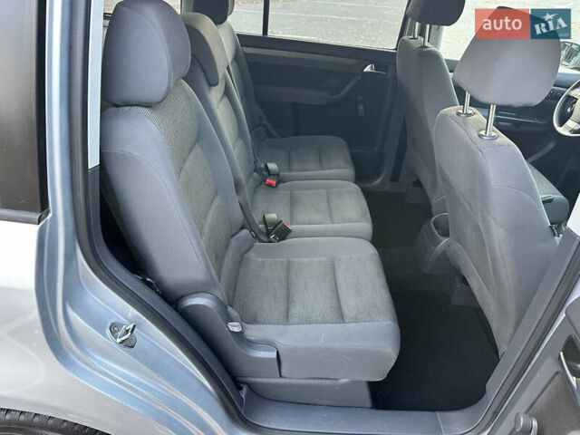 Сірий Фольксваген Туран, об'ємом двигуна 1.6 л та пробігом 196 тис. км за 8199 $, фото 67 на Automoto.ua