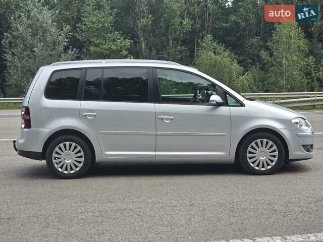 Серый Фольксваген Туран, объемом двигателя 2 л и пробегом 237 тыс. км за 9699 $, фото 7 на Automoto.ua