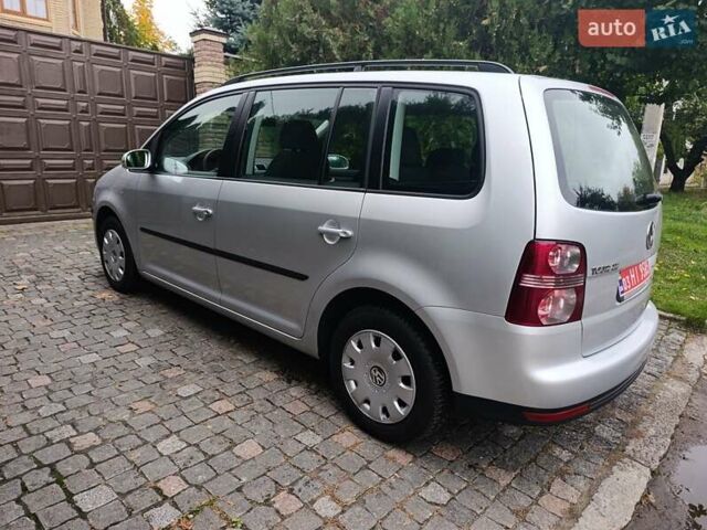 Сірий Фольксваген Туран, об'ємом двигуна 1.6 л та пробігом 216 тис. км за 7700 $, фото 16 на Automoto.ua