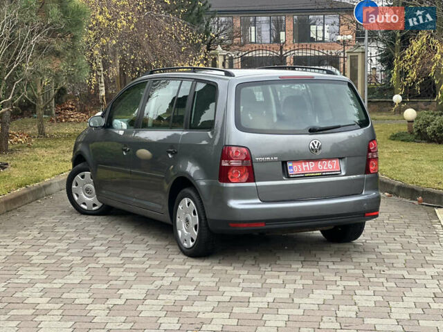 Серый Фольксваген Туран, объемом двигателя 1.6 л и пробегом 210 тыс. км за 7350 $, фото 11 на Automoto.ua