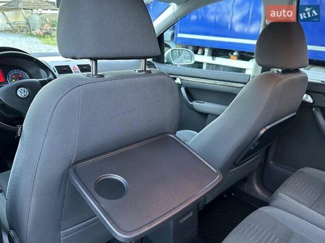 Серый Фольксваген Туран, объемом двигателя 1.4 л и пробегом 142 тыс. км за 8650 $, фото 67 на Automoto.ua