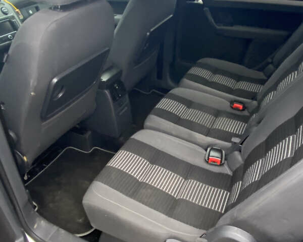 Серый Фольксваген Туран, объемом двигателя 1.98 л и пробегом 303 тыс. км за 7800 $, фото 12 на Automoto.ua