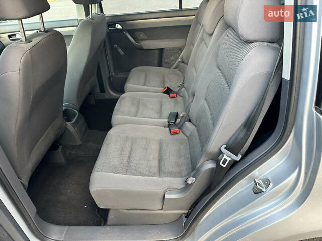 Сірий Фольксваген Туран, об'ємом двигуна 1.6 л та пробігом 196 тис. км за 8199 $, фото 62 на Automoto.ua